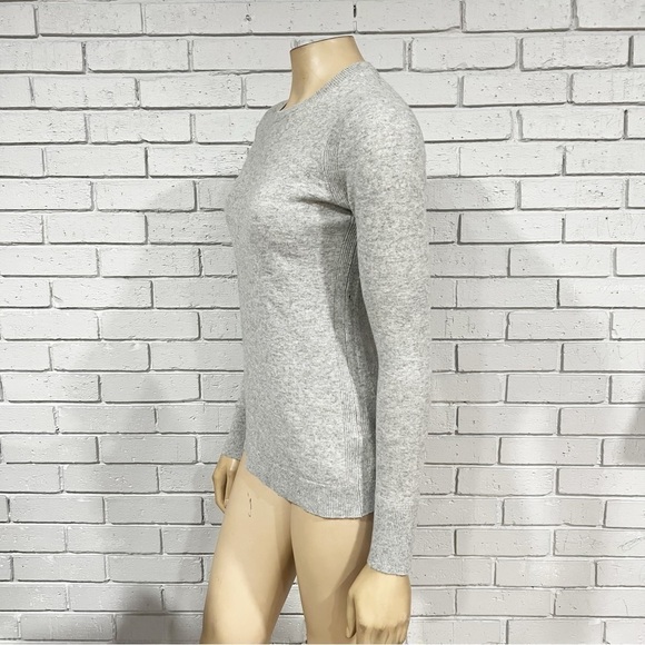 Banana Republic Women's Crewneck Gray Sweater - Picture 5 of 10